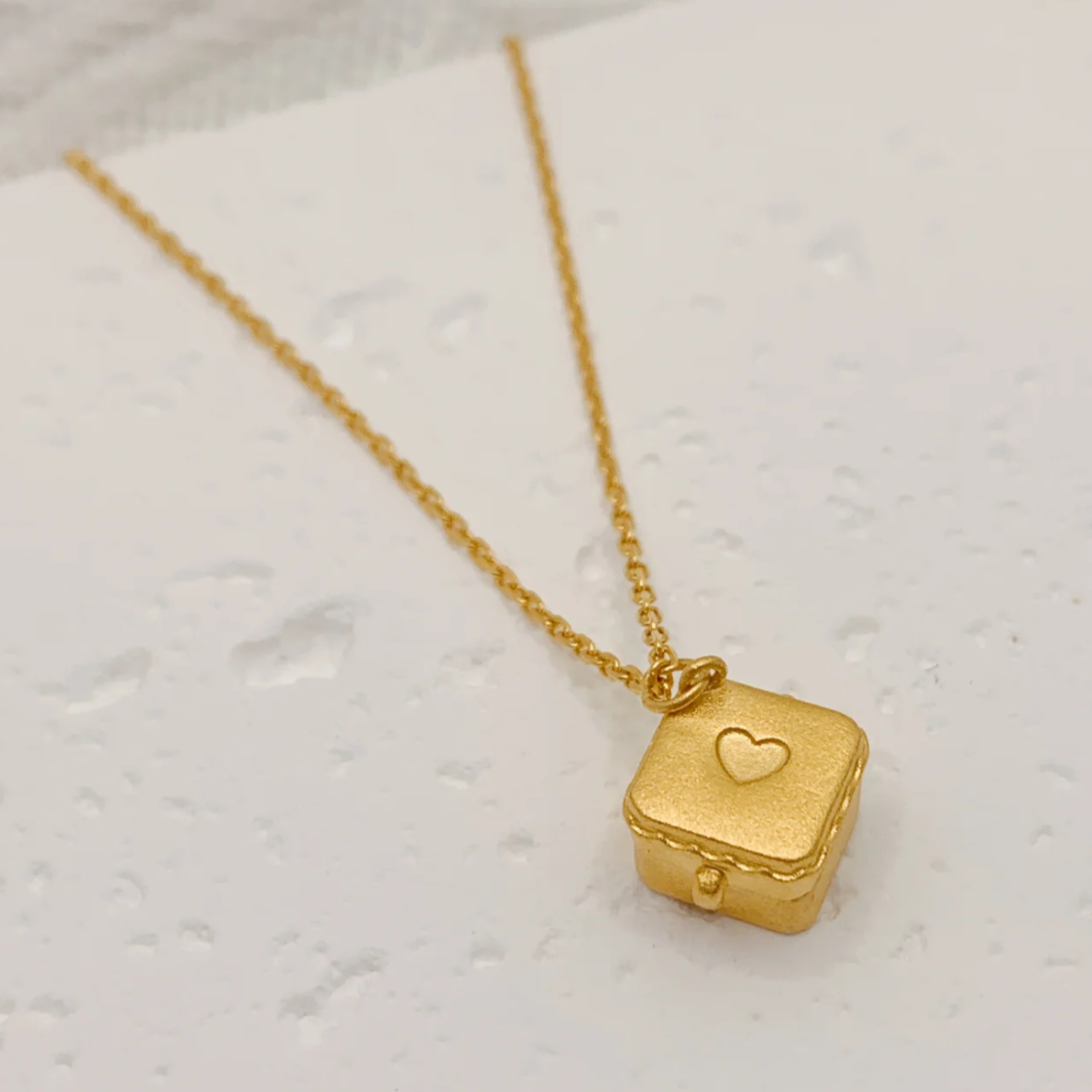 Inlaid Diamond Gift Box Pendant Necklace