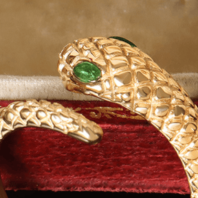 Carved Snake Shaped Green Zircon Ring - zuzumia