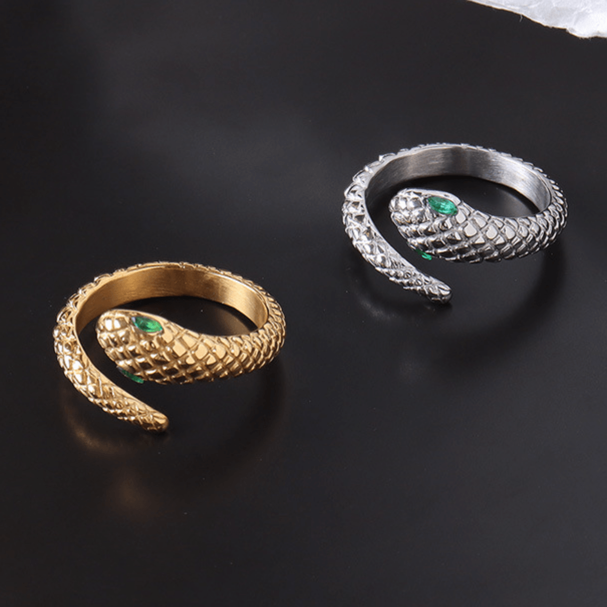 Carved Snake Shaped Green Zircon Ring - zuzumia